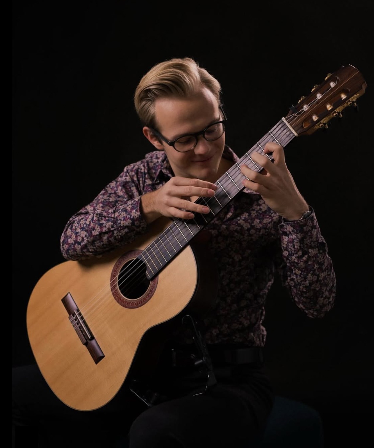 Oliver Jungbauer - Fingerstyle and Classical Guitarist and Instructor